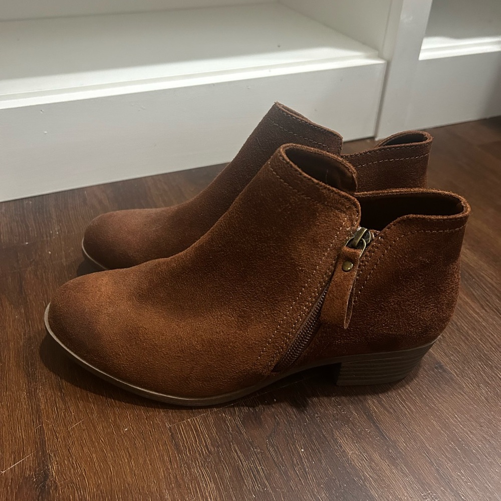 Arizona Jean Company Chestnut Ankle Booties (great condition)